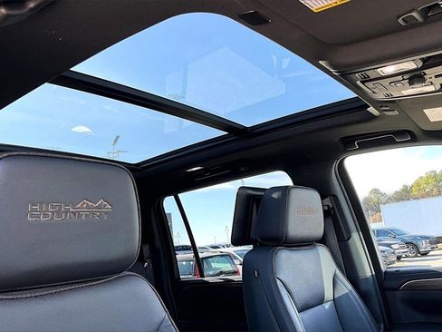 Used 2024 Chevrolet Suburban High Country image 22
