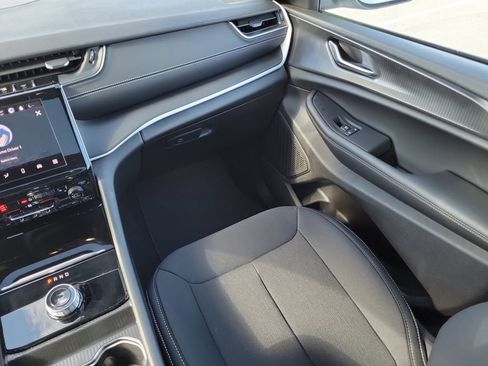 New 2025 Jeep Grand Cherokee Laredo X w/ Luxury Tech Group I image 17