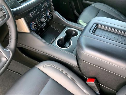 Used 2024 Chevrolet Tahoe Z71 w/ Luxury Package image 16