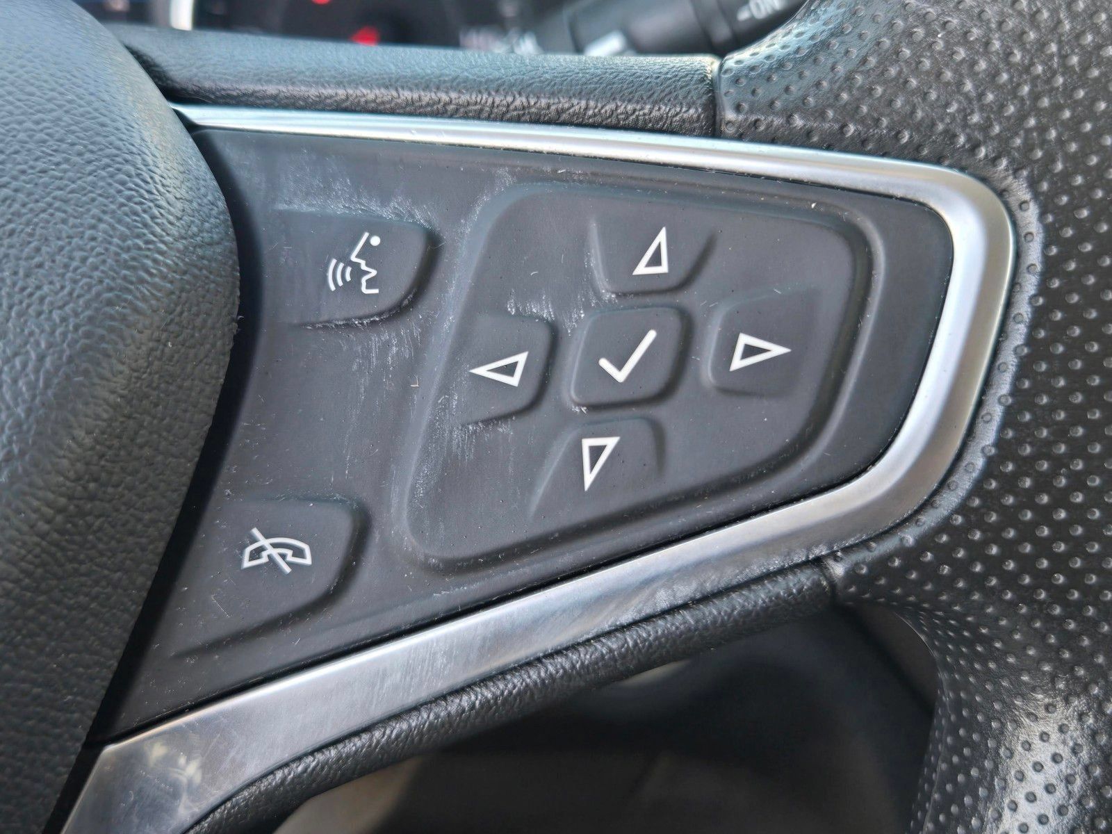 Used 2023 Chevrolet Equinox LT AWD/4WD image 24
