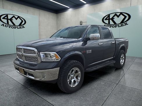 Used 2018 RAM 1500 Laramie w/ Convenience Group AWD/4WD image 8