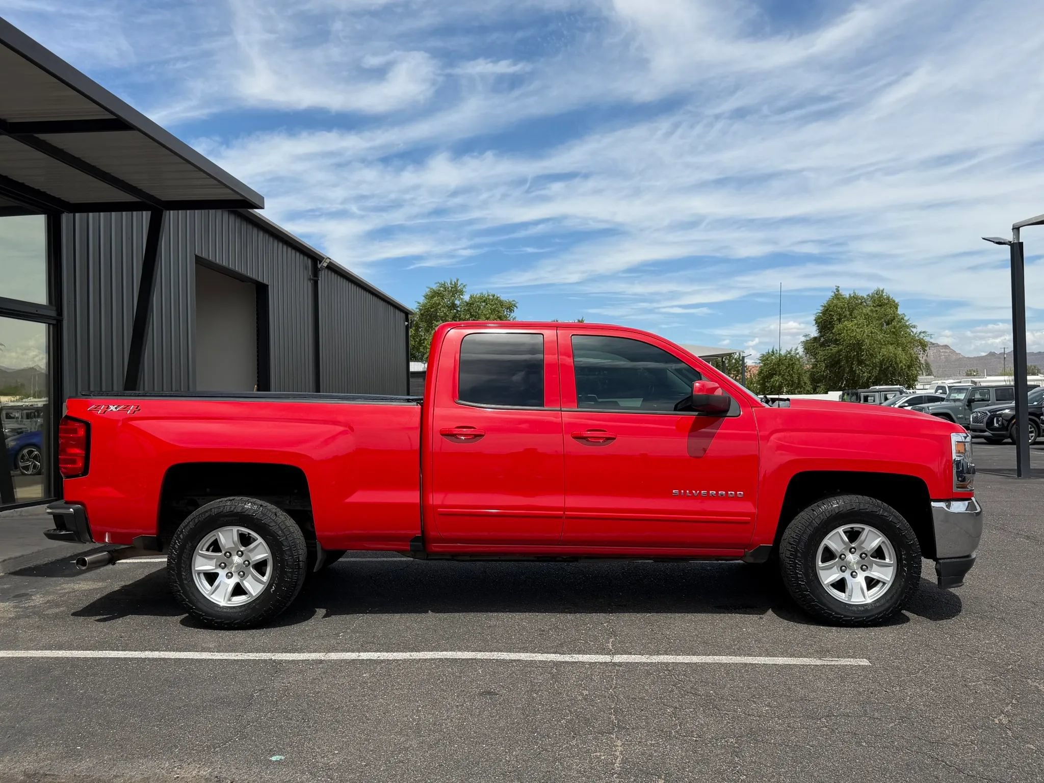 Used 2019 Chevrolet Silverado 1500 LT AWD/4WD image 10