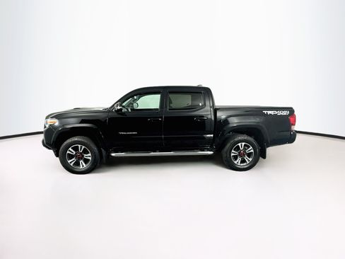 Used 2017 Toyota Tacoma TRD Sport w/ Tow Package (A/T) AWD/4WD image 4