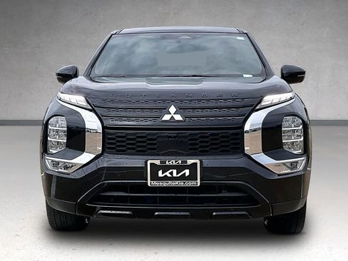 Used 2023 Mitsubishi Outlander SE Black Edition FWD image 6