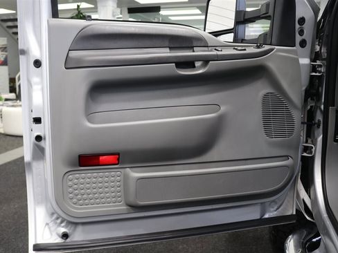 Used 2003 Ford F250 XLT image 71