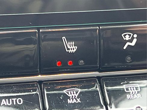 Used 2024 Chevrolet Colorado LT w/ LT Convenience Package III image 32