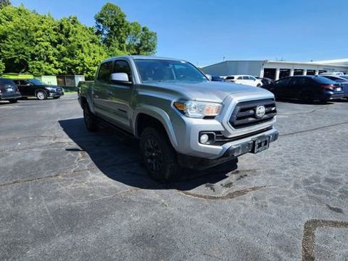 Used 2021 Toyota Tacoma SR5 RWD image 7