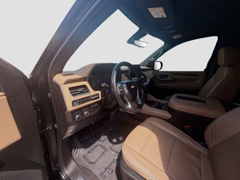Used 2021 Chevrolet Tahoe Premier w/ Premium Package RWD image 7