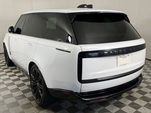 Used 2024 Land Rover Range Rover SE AWD/4WD image 4