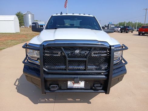 Used 2024 RAM 2500 Tradesman w/ Chrome Appearance Group AWD/4WD image 9