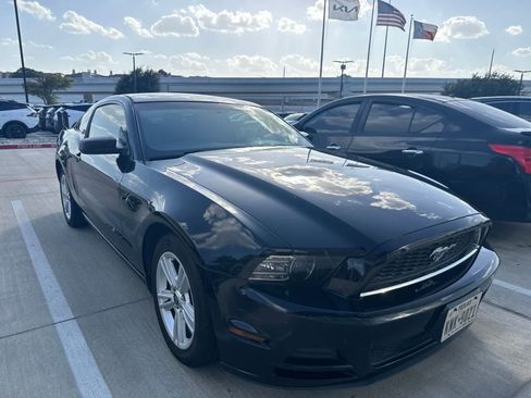 Used 2014 Ford Mustang Coupe RWD image 3