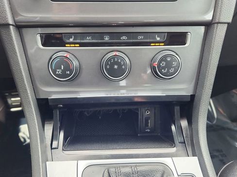 Used 2017 Volkswagen Golf Alltrack S image 39