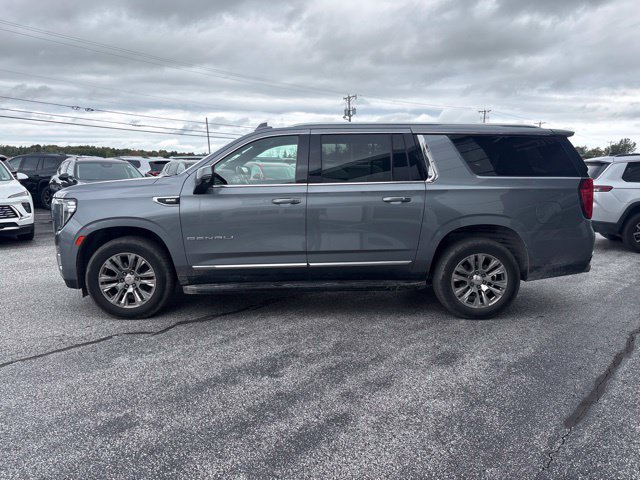 Used 2022 GMC Yukon XL Denali AWD/4WD image 2