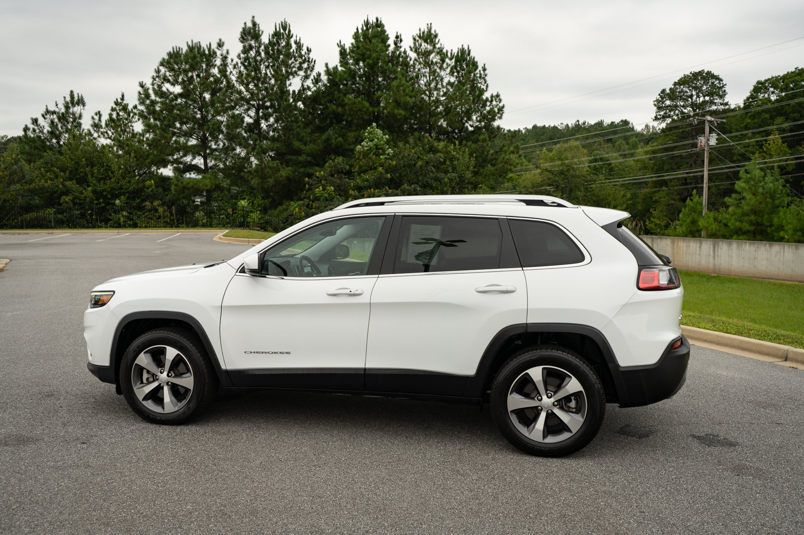 Used 2020 Jeep Cherokee Limited AWD/4WD image 7