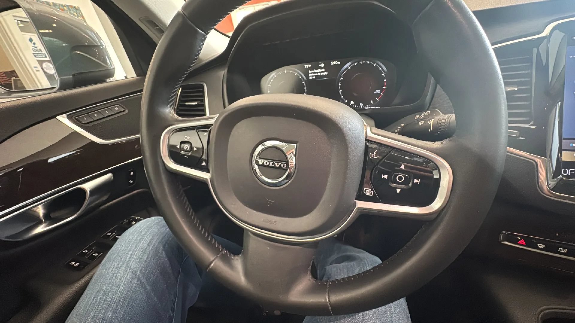 Used 2017 Volvo XC90 T6 Momentum w/ Vision Package AWD/4WD image 46