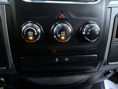 Used 2014 RAM 1500 Express RWD image 20