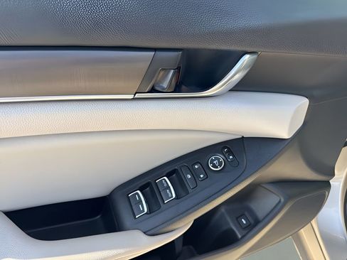 Used 2018 Honda Accord LX image 23