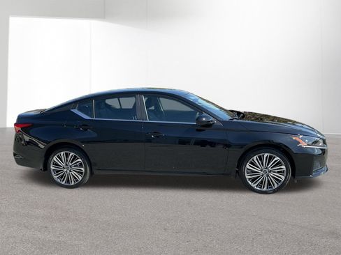 New 2026 Nissan Altima 2.5 SV AWD/4WD image 2