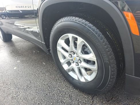 Used 2022 Chevrolet Traverse LS image 9