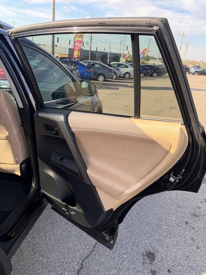 Used 2013 Toyota RAV4 XLE FWD image 31
