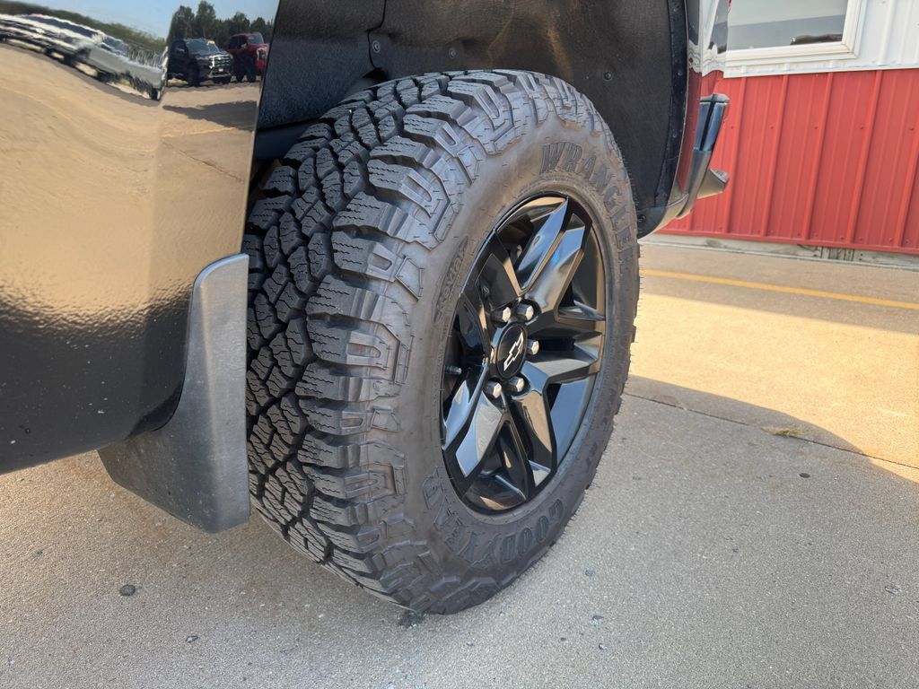 Used 2023 Chevrolet Silverado 1500 LT Trail Boss w/ LT Trail Boss Premium Package AWD/4WD image 16