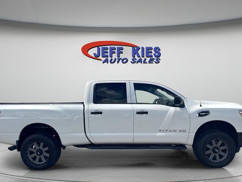 Used 2018 Nissan Titan S AWD/4WD image 4