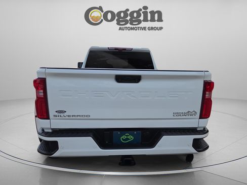 Used 2025 Chevrolet Silverado 3500 High Country w/ Technology Package AWD/4WD image 4