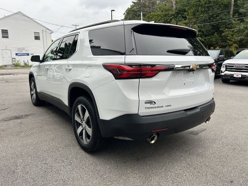 Used 2023 Chevrolet Traverse LT w/ LT Premium Package AWD/4WD image 5