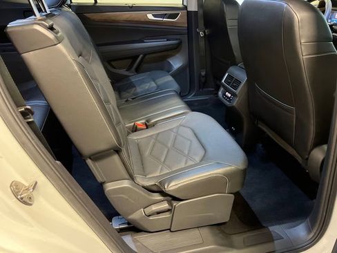 Certified 2024 Volkswagen Atlas SE FWD image 13
