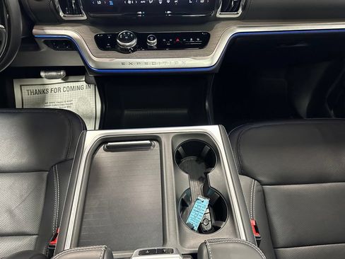 Used 2025 Ford Expedition Platinum AWD/4WD image 35