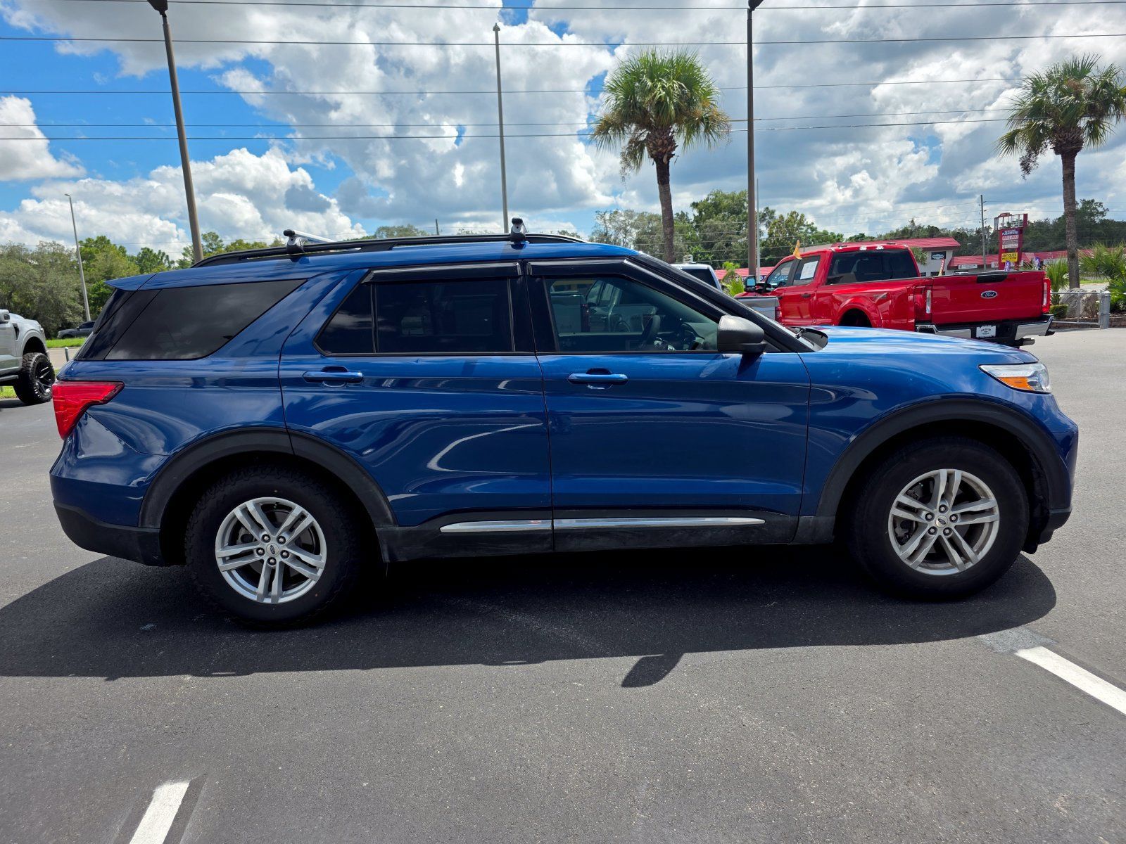 Used 2020 Ford Explorer XLT RWD image 2