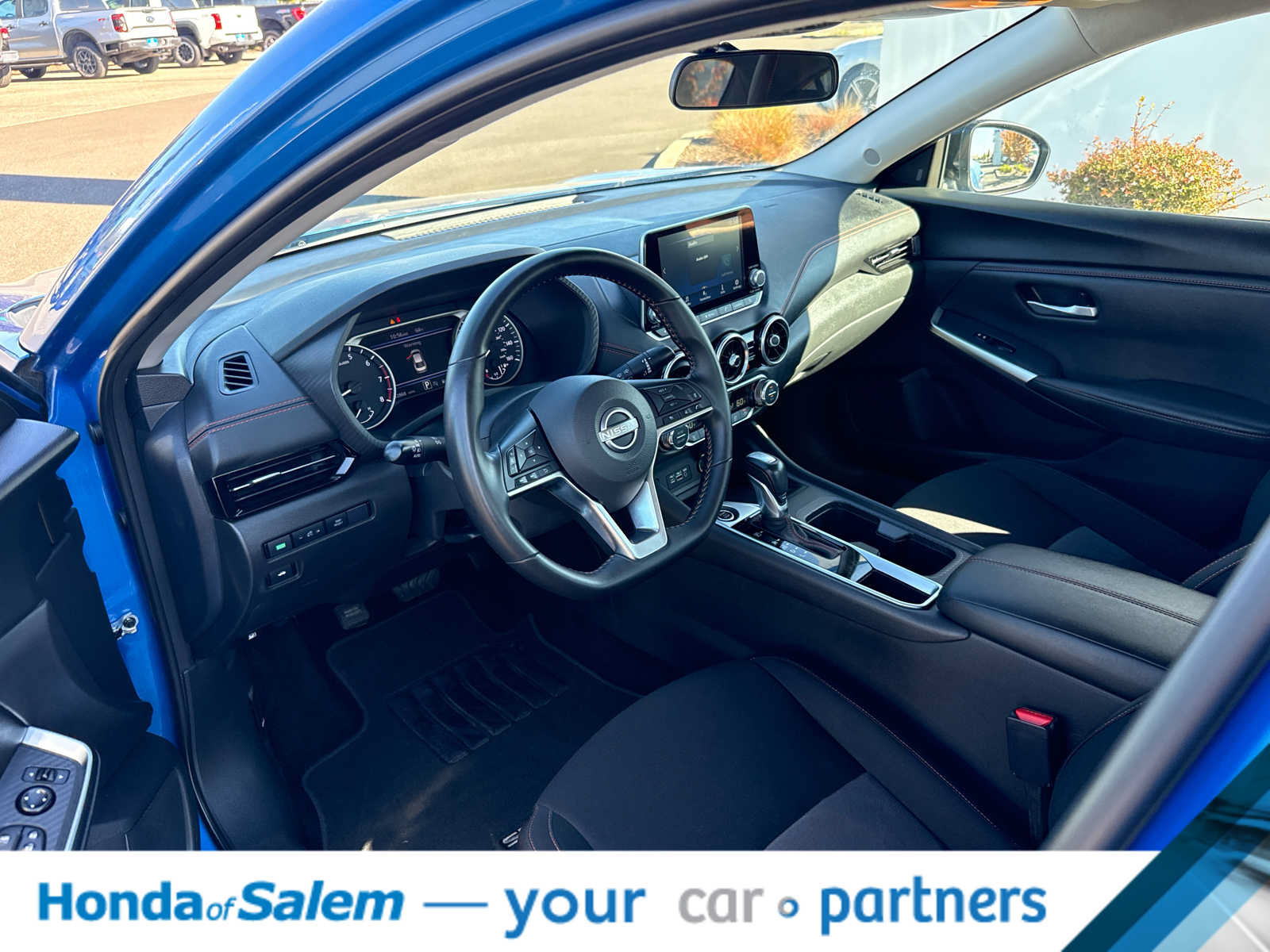 Used 2025 Nissan Sentra SR FWD image 2