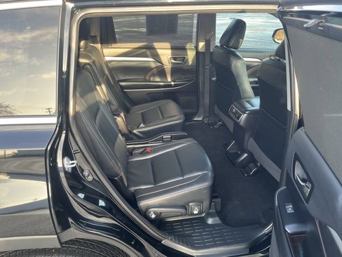 Used 2019 Toyota Highlander XLE image 15