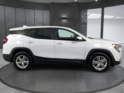 Used 2024 GMC Terrain SLE FWD image 3