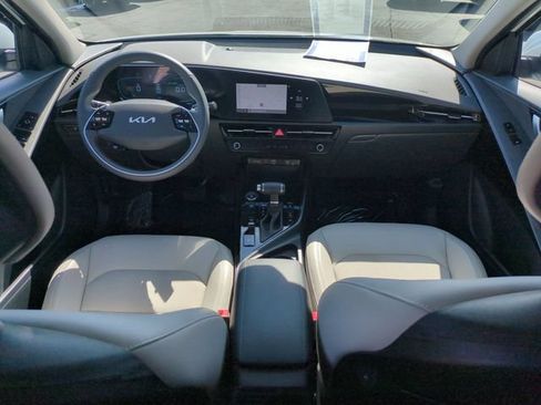 Certified 2025 Kia Niro EX FWD image 28