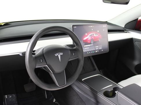 Used 2024 Tesla Model Y Long Range image 7