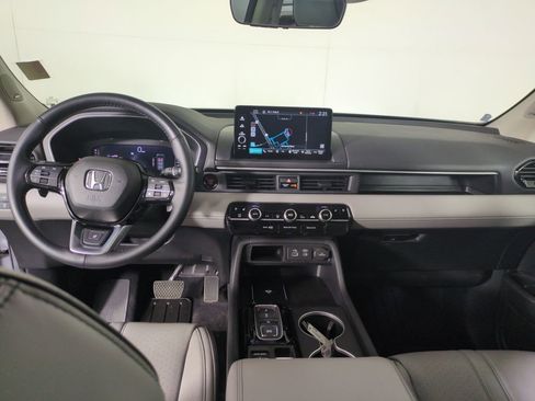 Certified 2025 Honda Pilot Elite image 16