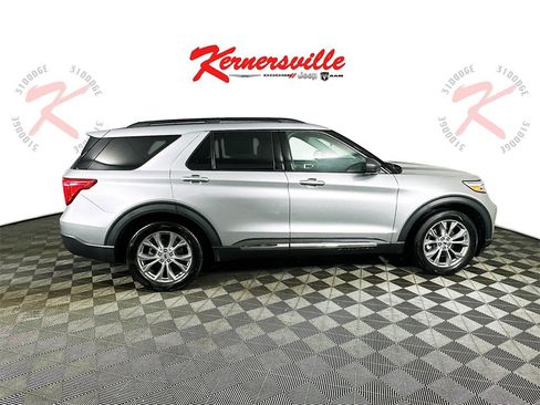 Used 2021 Ford Explorer XLT w/ Equipment Group 202A image 8