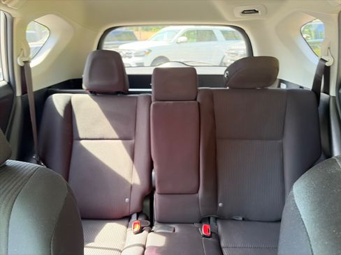 Used 2015 Toyota RAV4 LE AWD/4WD image 16