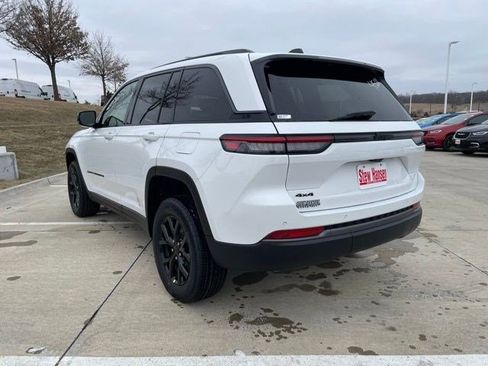 New 2026 Jeep Grand Cherokee Altitude AWD/4WD image 3
