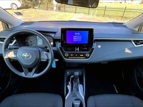 Certified 2025 Toyota Corolla LE image 15