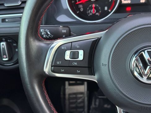 Used 2017 Volkswagen GTI SE FWD image 32