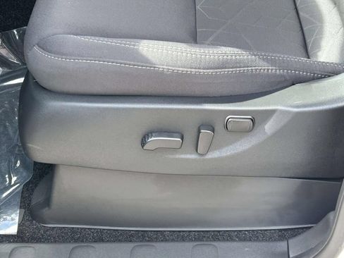 Used 2025 Nissan Frontier SV w/ SV Convenience Package RWD image 18