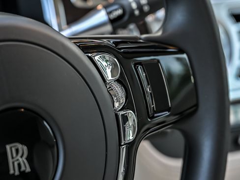 Used 2020 Rolls-Royce Dawn RWD image 31