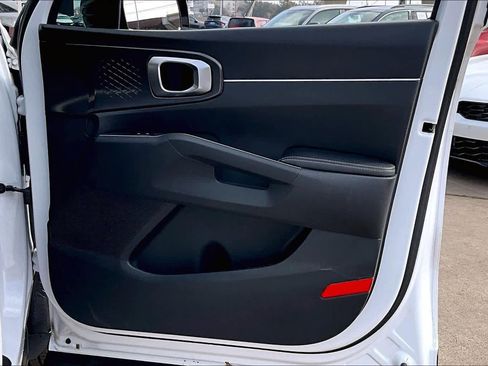 Used 2023 Kia Sorento S image 21