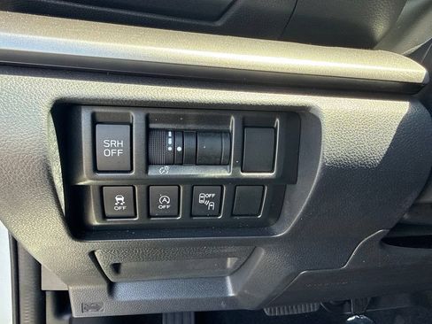 Used 2020 Subaru Crosstrek 2.0i Limited w/ Moonroof Package w/Navigation AWD/4WD image 18
