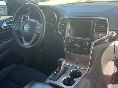 Used 2016 Jeep Grand Cherokee Laredo 75th Anniversary image 18