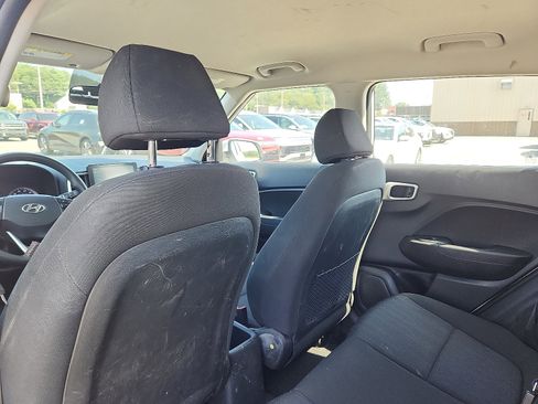 Used 2022 Hyundai Venue SE image 22