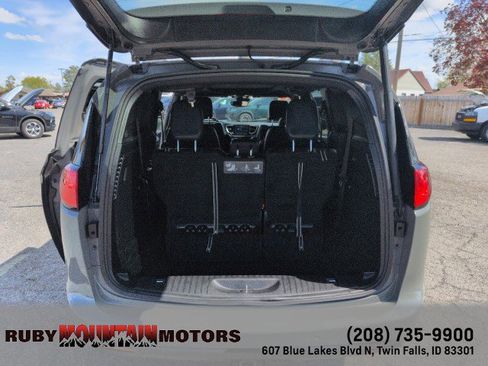 Used 2020 Chrysler Pacifica Touring-L Plus FWD image 28