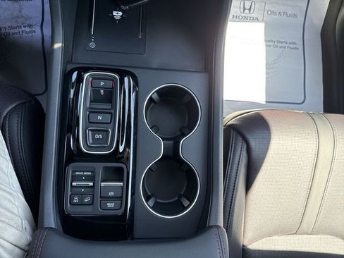 Used 2025 Honda Pilot Black Edition image 24